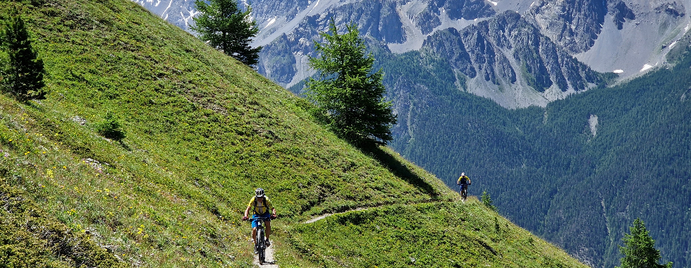 Tour de la Pointe de Rasis et crêtes de Chambrette